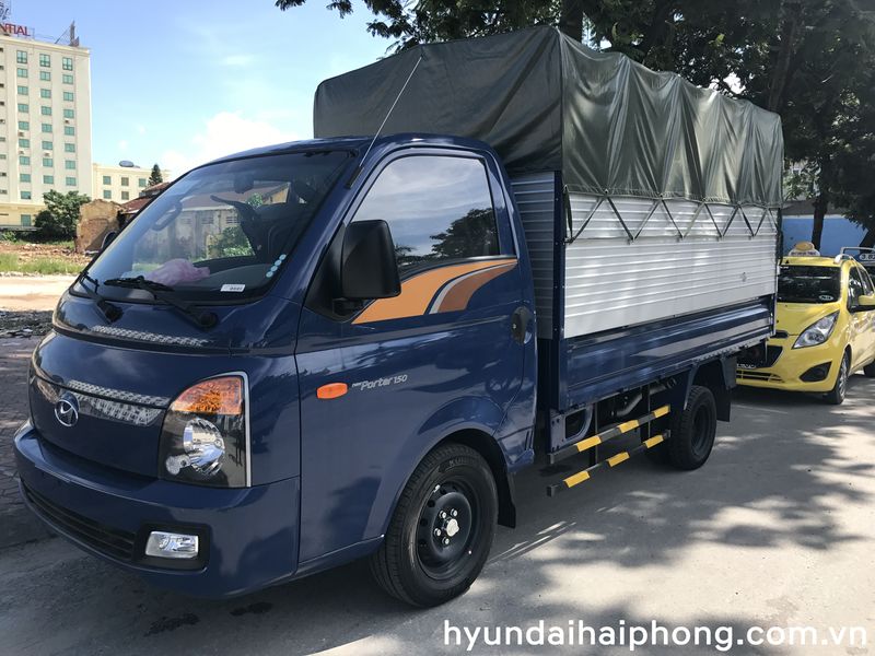 Hyundai H-150 thung mui phu bat